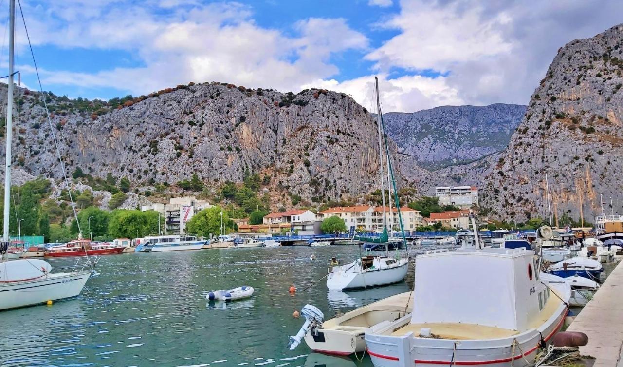 Apartment Anita Omiš Екстериор снимка