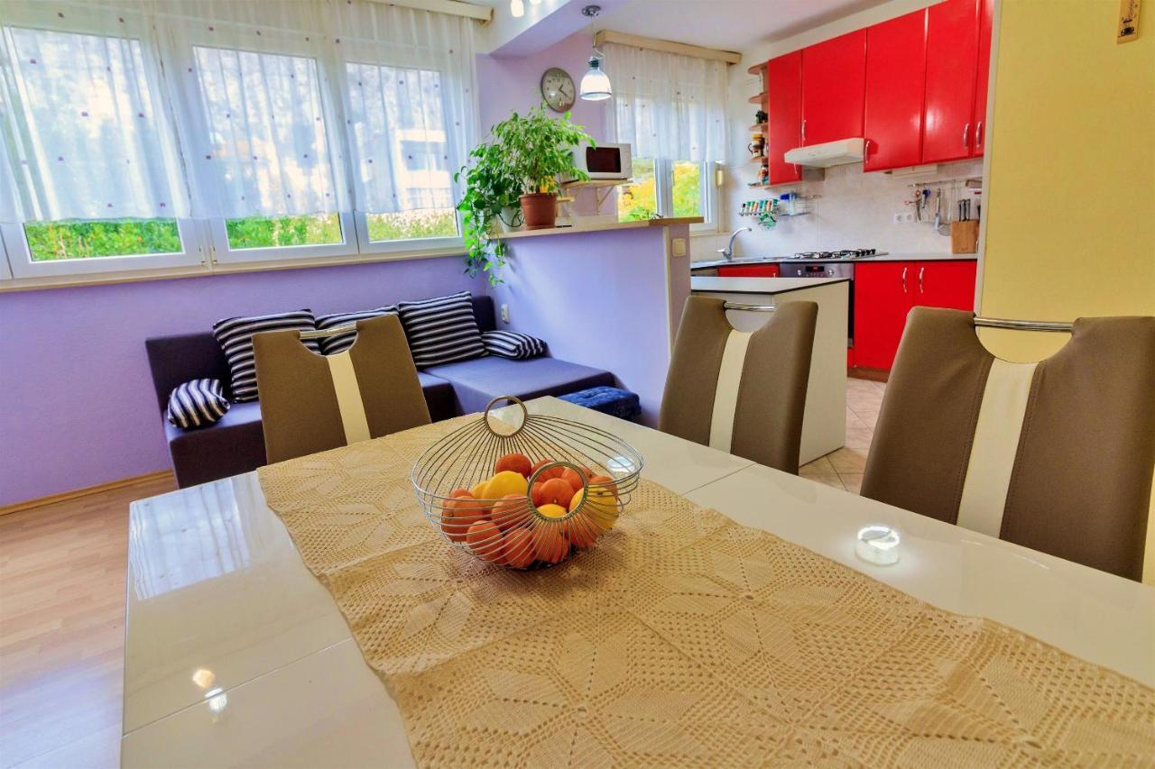 Apartment Anita Omiš Екстериор снимка