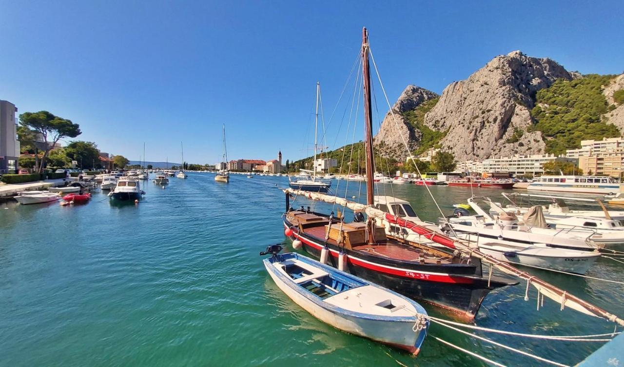 Apartment Anita Omiš Екстериор снимка