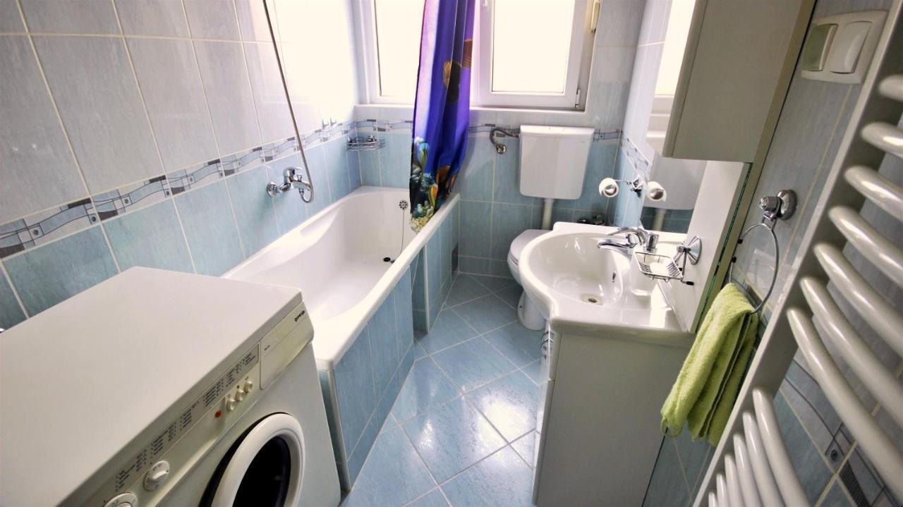 Apartment Anita Omiš Екстериор снимка